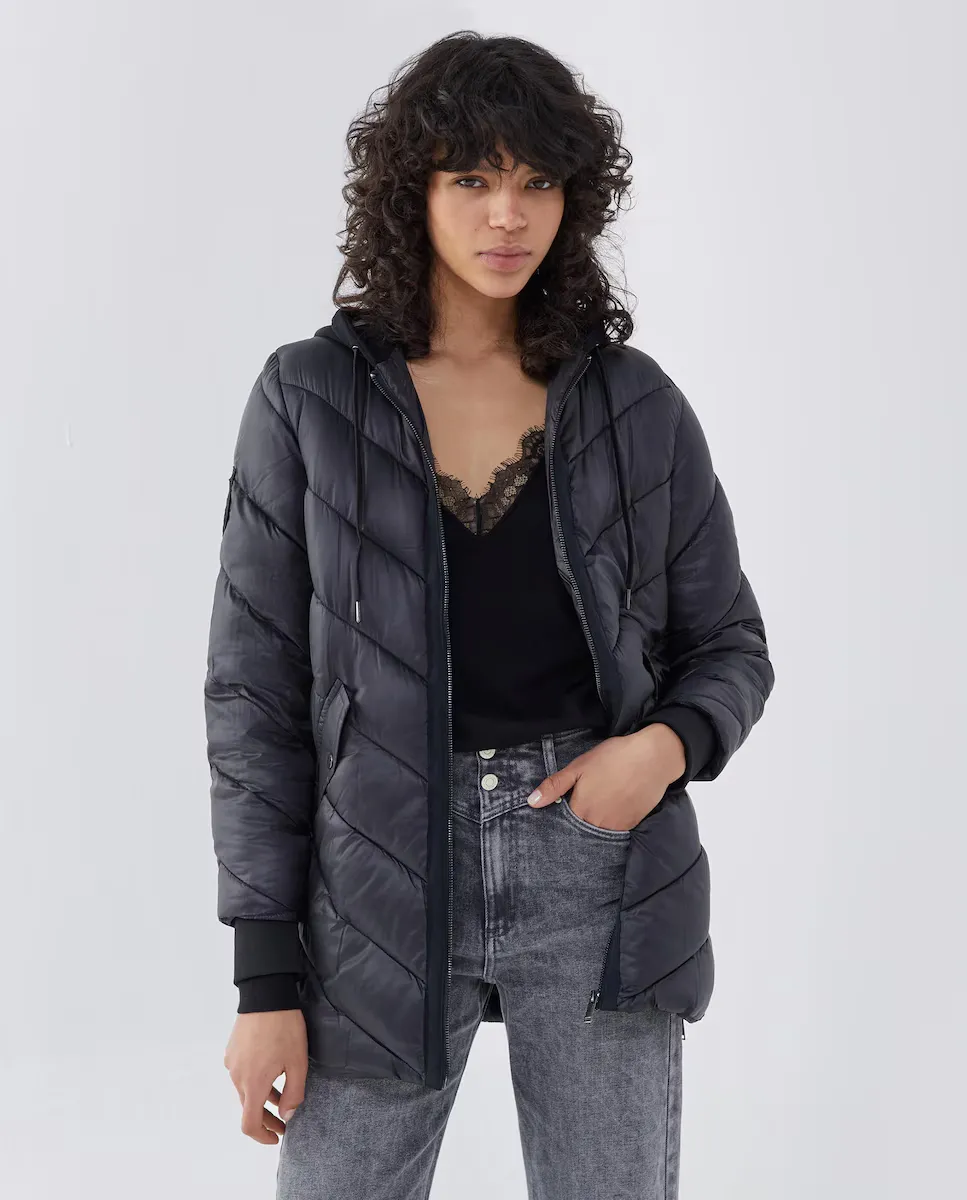 Черный женский пуховик с капюшоном IKKS, черный
Черный женский пуховик с капюшоном IKKS, черный