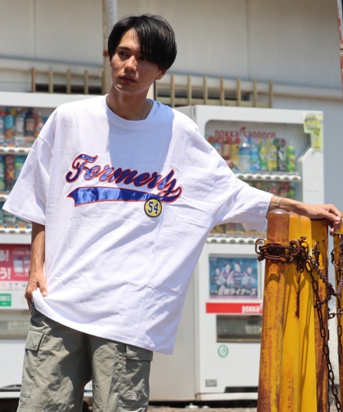 Футболка оверсайз с нашивкой Bling Leads, белая
Футболка оверсайз с нашивкой Bling Leads, белая