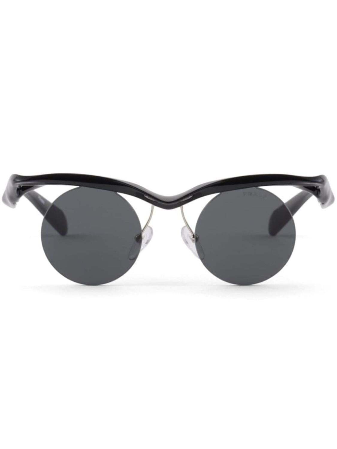 Prada Eyewear солнцезащитные очки Prada PR A24S в круглой оправе, черный
Prada Eyewear солнцезащитные очки Prada PR A24S в круглой оправе, черный