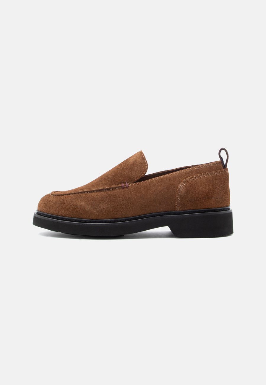 Лоферы Tommy Hilfiger ULTRA LIGHT LOAFER, Coconut Grove/Brown
Лоферы Tommy Hilfiger ULTRA LIGHT LOAFER, Coconut Grove/Brown