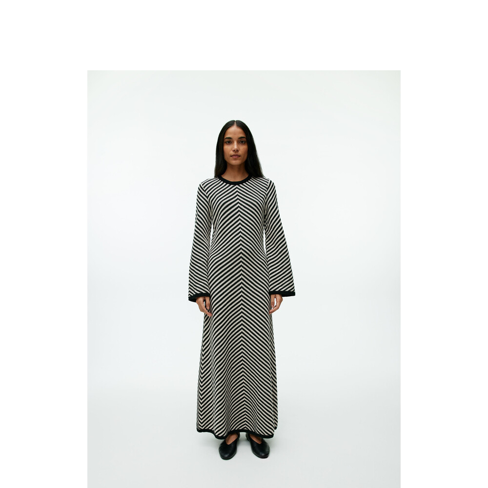 Женское полосатое платье Arket из чистого хлопка с круглым вырезом, темно-синий/бежевый
Женское полосатое платье Arket из чистого хлопка с круглым вырезом, темно-синий/бежевый