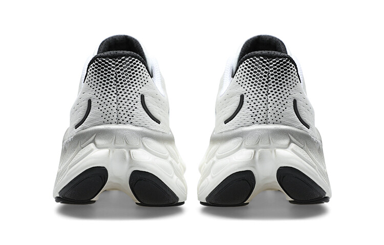 New Balance Fresh Foam X More v4 Белый Черный Металлик
New Balance Fresh Foam X More v4 Белый Черный Металлик