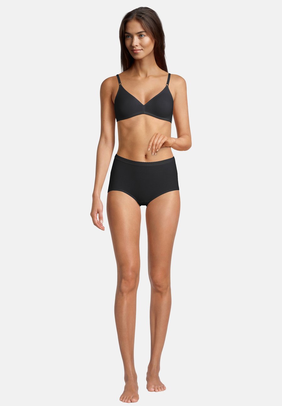 Брифы Nina von C. 3 PACK, Schwarz/Black
Брифы Nina von C. 3 PACK, Schwarz/Black