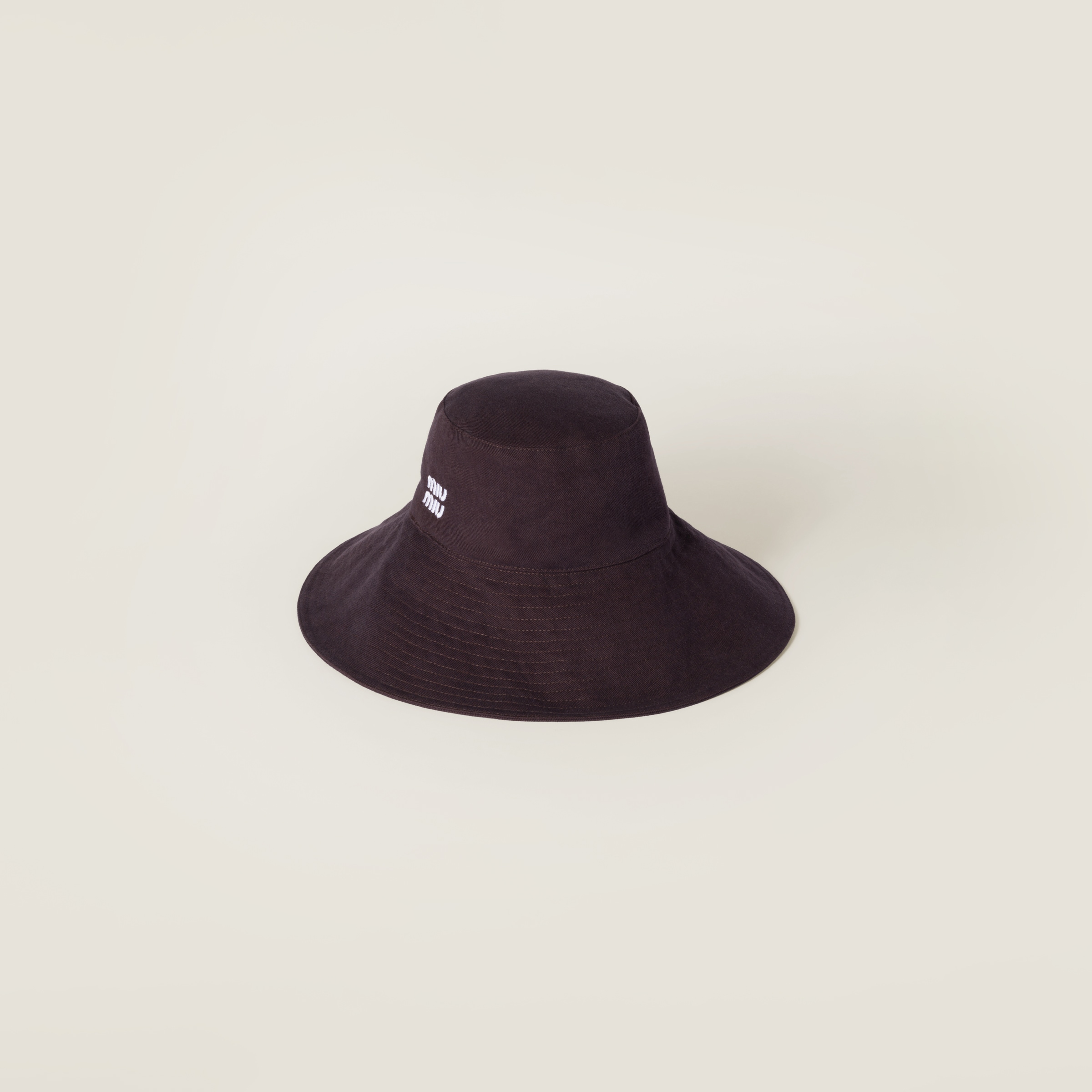 Джинсовая шляпа MIU MIU, амарант/лесной зеленый
Джинсовая шляпа MIU MIU, амарант/лесной зеленый