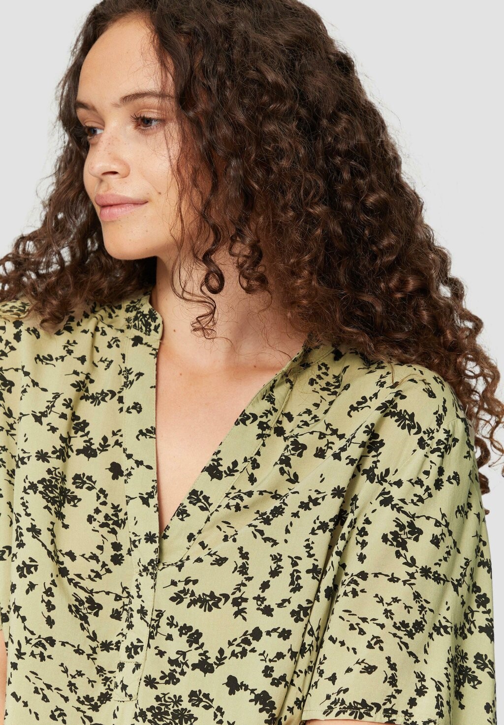 Туника GEMUSTERTE QS, зеленый
Туника GEMUSTERTE QS, зеленый