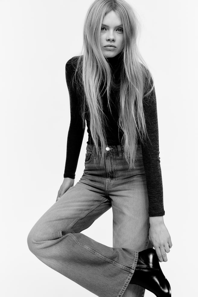 Широкие ультра высокие джинсы H&M, серый
Широкие ультра высокие джинсы H&M, серый