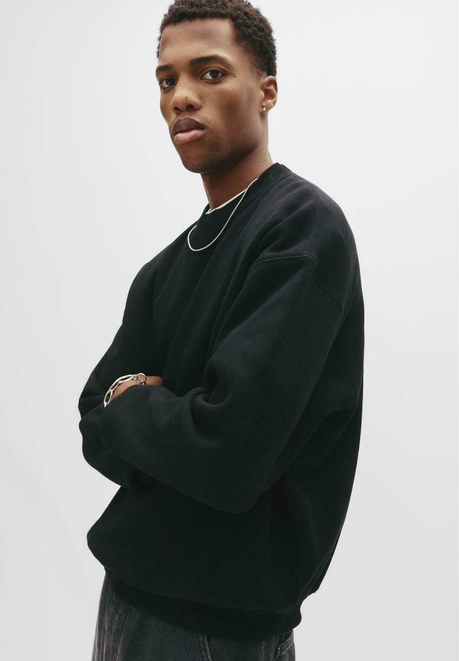 Толстовка PULL&BEAR BOXY FIT, Black
Толстовка PULL&BEAR BOXY FIT, Black