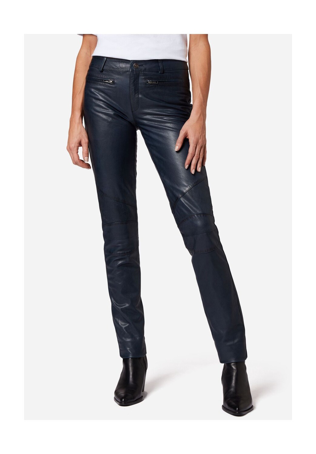 Женские кожаные брюки Donna II, кожаные джинсы с заниженной талией - приталенного кроя RICANO, синий
Женские кожаные брюки Donna II, кожаные джинсы с заниженной талией - приталенного кроя RICANO, синий