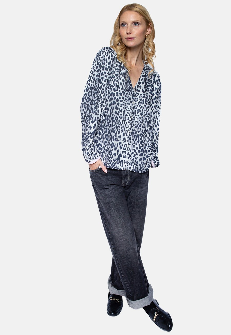 Блуза Emily van den Bergh Blouse, Grey Leo/Multi-Coloured
Блуза Emily van den Bergh Blouse, Grey Leo/Multi-Coloured