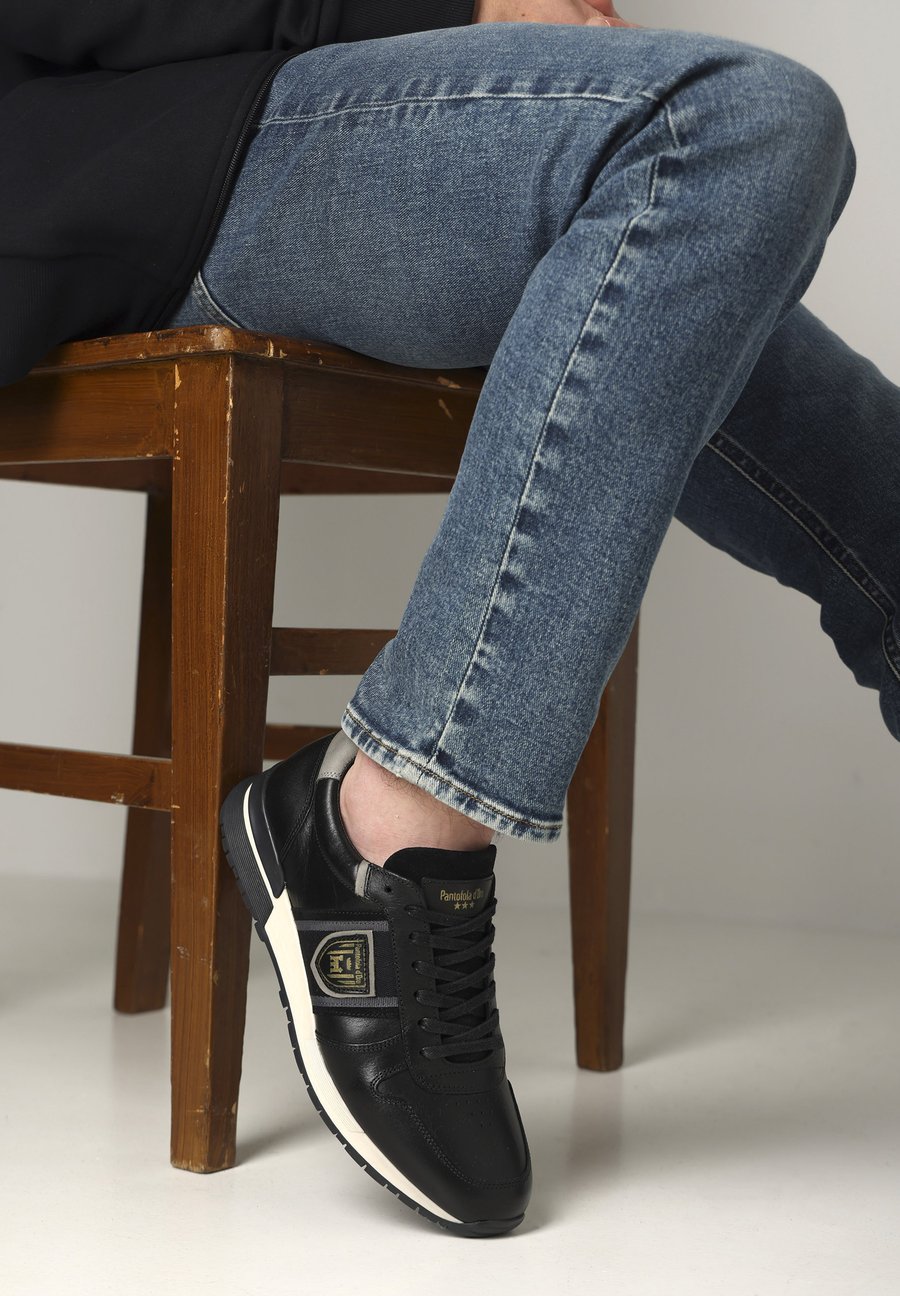 Кроссовки Pantofola d'Oro SNEAKER SANGANO, Round/Black
Кроссовки Pantofola d'Oro SNEAKER SANGANO, Round/Black