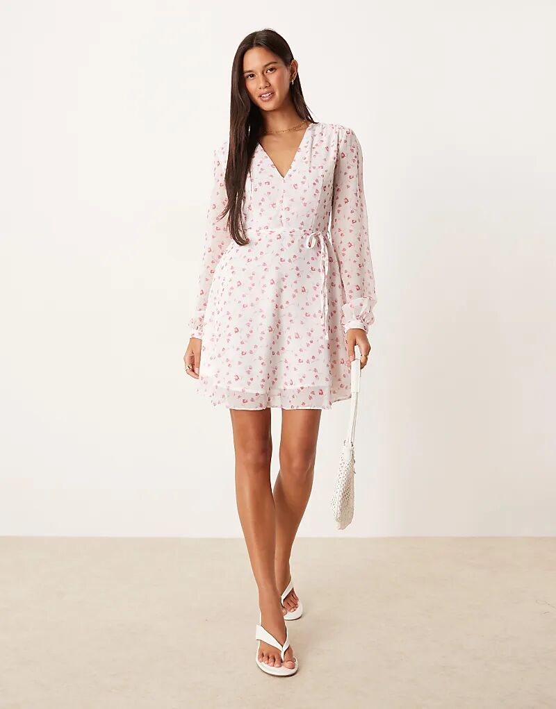 Гламурное мини-платье с V-образным вырезом и розовым акварельным цветочным рисунком 
Гламурное мини-платье с V-образным вырезом и розовым акварельным цветочным рисунком