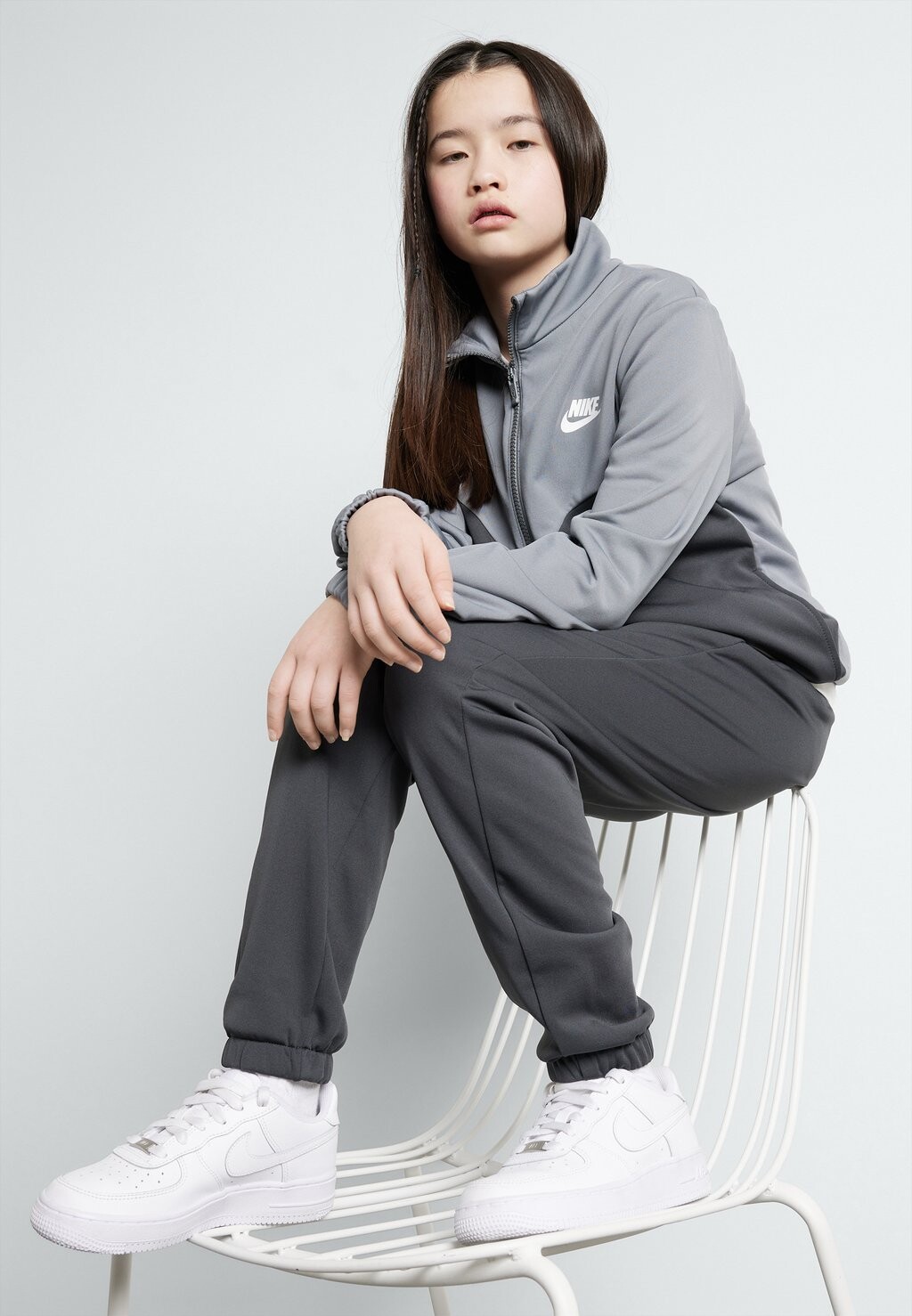 Спортивные брюки UNISEX SET Nike Sportswear, цвет smoke grey/anthracite/white
Спортивные брюки UNISEX SET Nike Sportswear, цвет smoke grey/anthracite/white