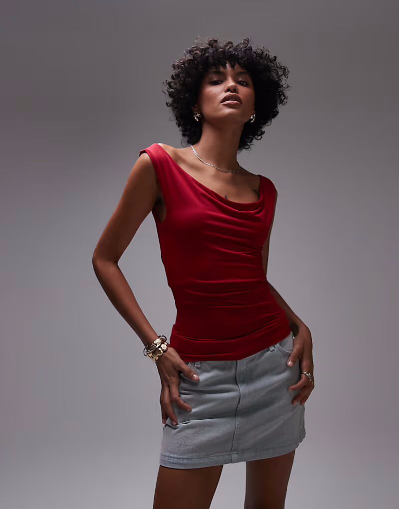 Майка Topshop с воротником-хомутиком красного цвета
Майка Topshop с воротником-хомутиком красного цвета