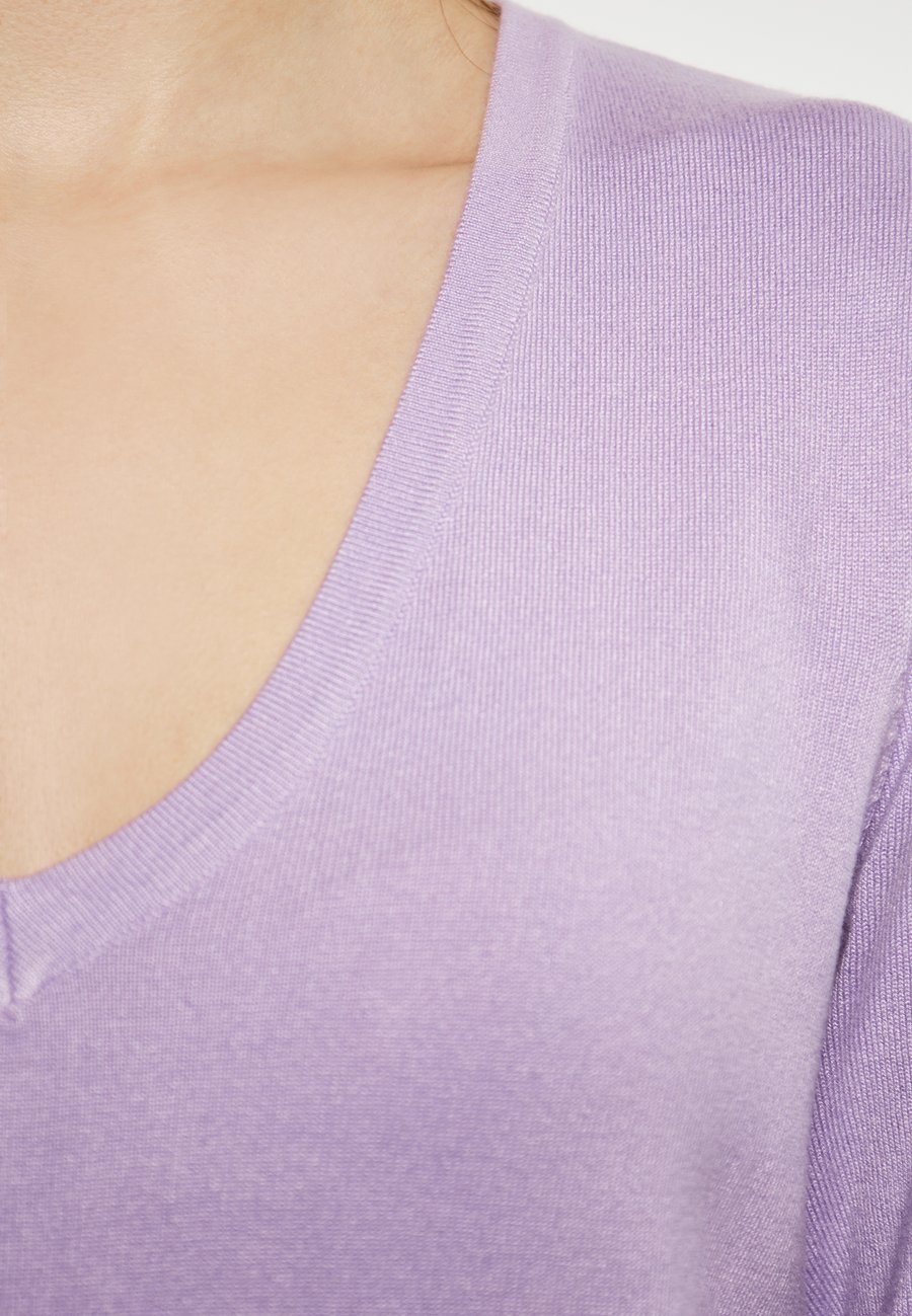 Джемпер faina CO-BRANDED WITH NAEMI, Lavendel/Purple
Джемпер faina CO-BRANDED WITH NAEMI, Lavendel/Purple