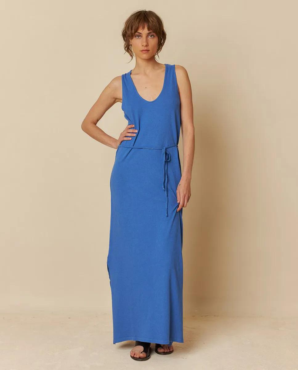 Длинное платье без рукавов с V-образным вырезом Indi & Cold, синий
Длинное платье без рукавов с V-образным вырезом Indi & Cold, синий