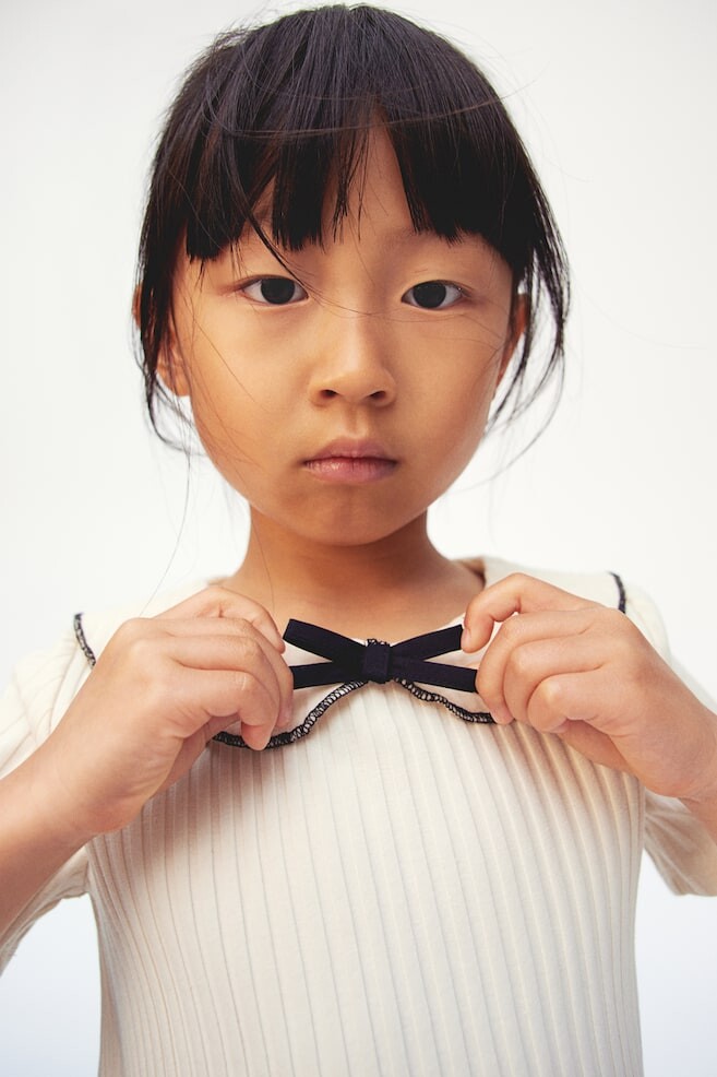 Топ с воротником в рубчик H&M, бежевый
Топ с воротником в рубчик H&M, бежевый