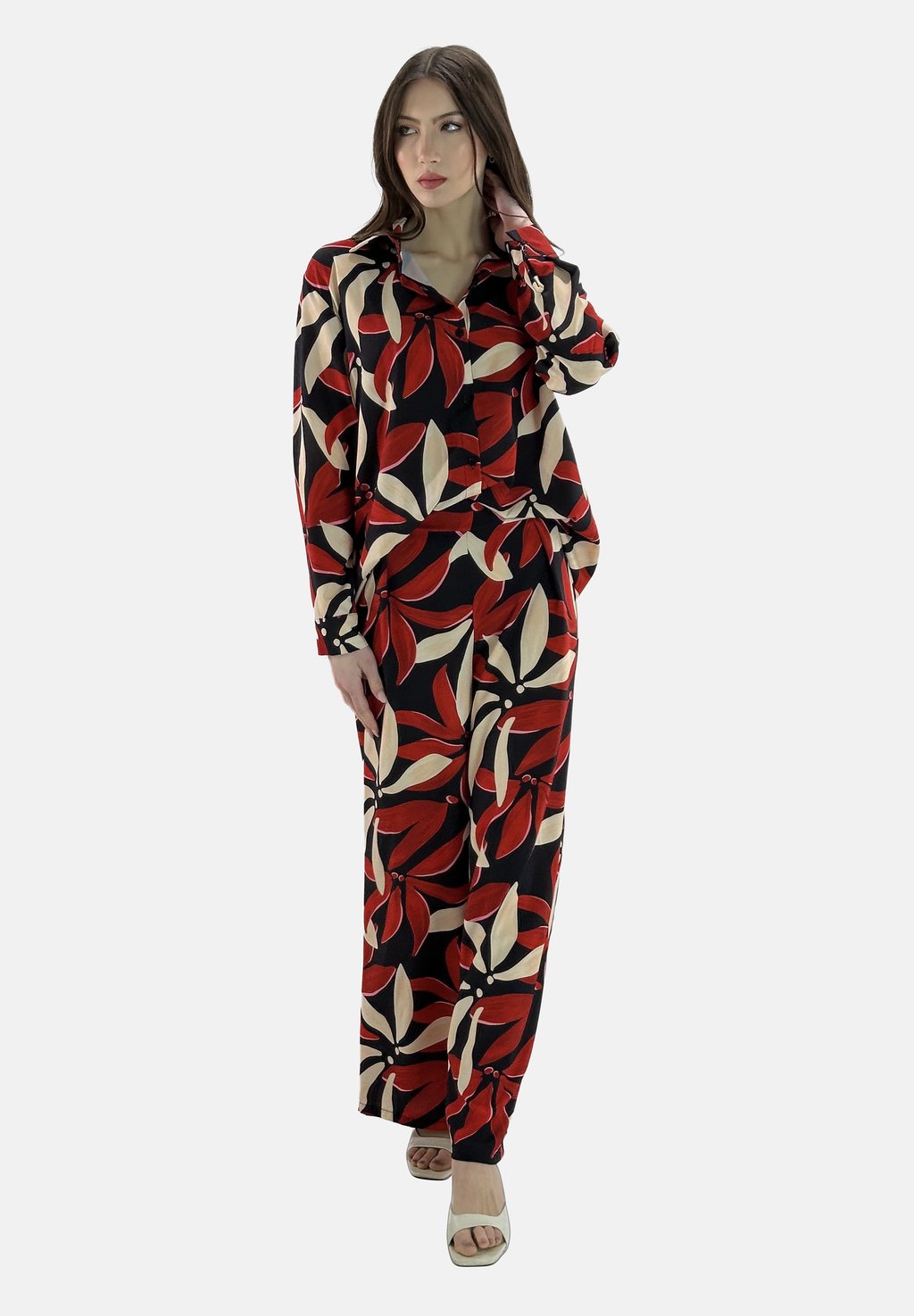 Блузка на пуговицах SET - Trousers Elara, бургундия
Блузка на пуговицах SET - Trousers Elara, бургундия