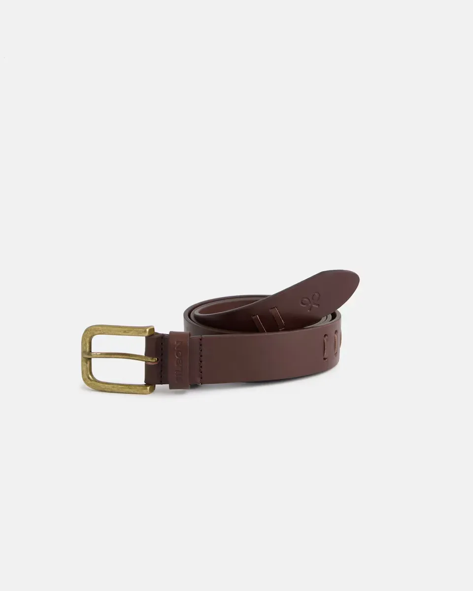 Мужской кожаный ремень с вырубными деталями Silbon, коричневый
Мужской кожаный ремень с вырубными деталями Silbon, коричневый