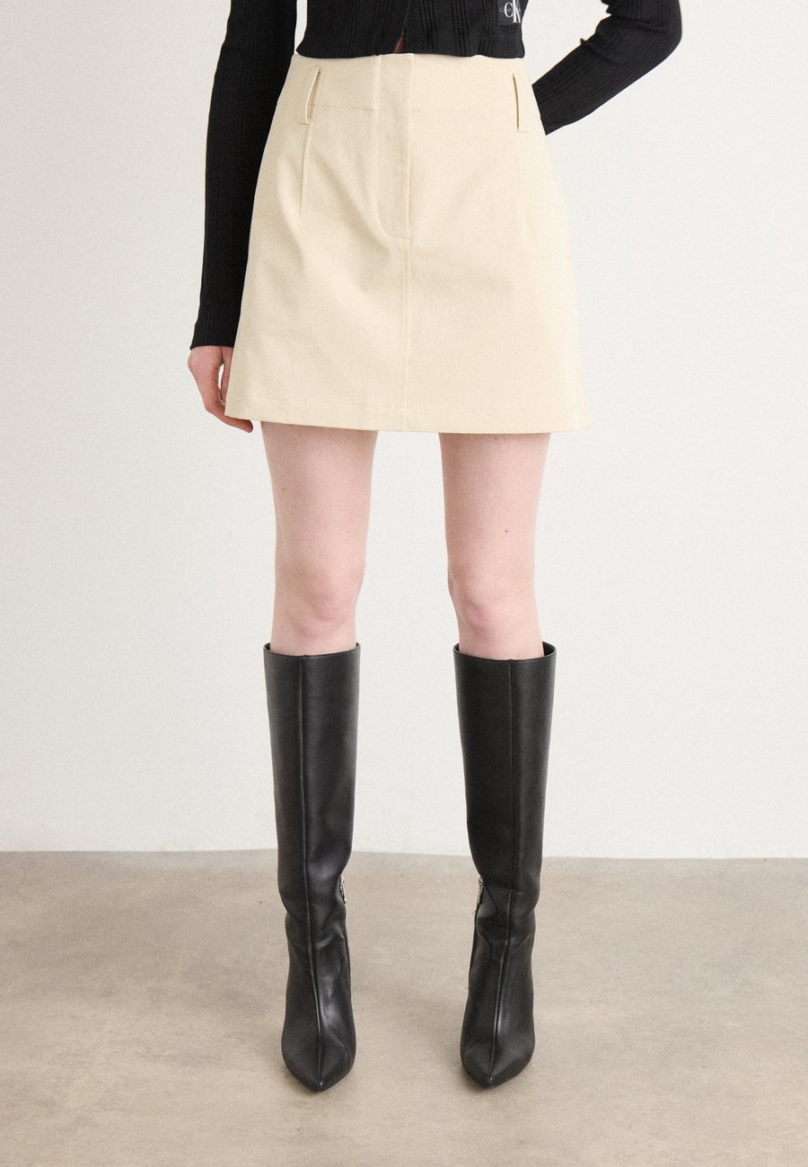 Юбка Calvin Klein Jeans SKIRT, Fog/Beige
Юбка Calvin Klein Jeans SKIRT, Fog/Beige