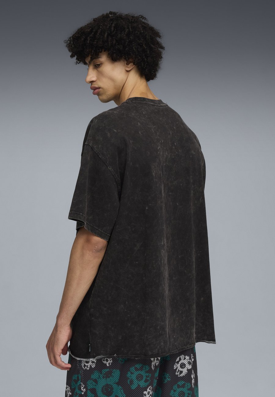 Спортивная футболка Puma HOOPOCAPLYPSE BASKETBALL, Black/Anthracite
Спортивная футболка Puma HOOPOCAPLYPSE BASKETBALL, Black/Anthracite