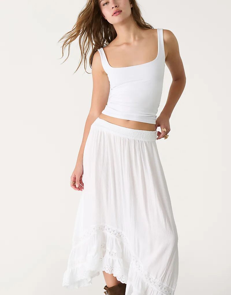 Майка Stradivarius с квадратным вырезом белого цвета
Майка Stradivarius с квадратным вырезом белого цвета