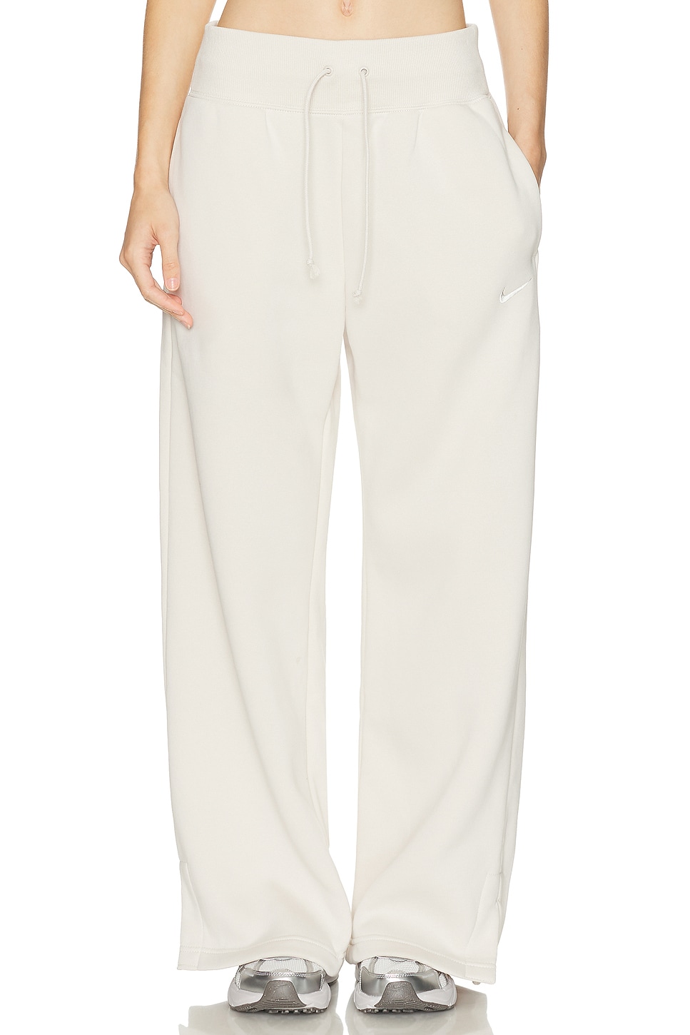 Флисовые брюки с высокой талией и расклешёнными штанинами Phoenix Nike, Light Orewood Brown & Sail
Флисовые брюки с высокой талией и расклешёнными штанинами Phoenix Nike, Light Orewood Brown & Sail