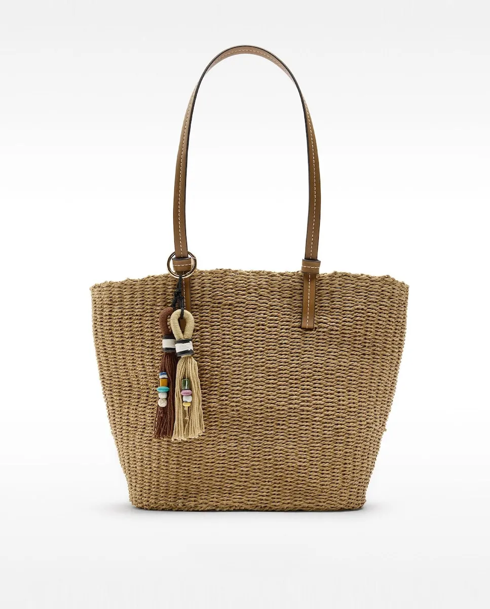 Сумка-шоппер из эффекта рафии с застежкой-молнией и декоративным подвесным брелоком Parfois, коричневый
Сумка-шоппер из эффекта рафии с застежкой-молнией и декоративным подвесным брелоком Parfois, коричневый