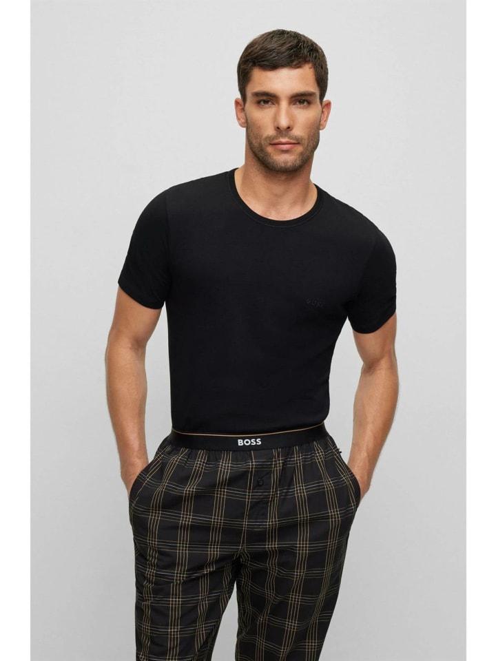 Мужская черная футболка Hugo Boss
Мужская черная футболка Hugo Boss