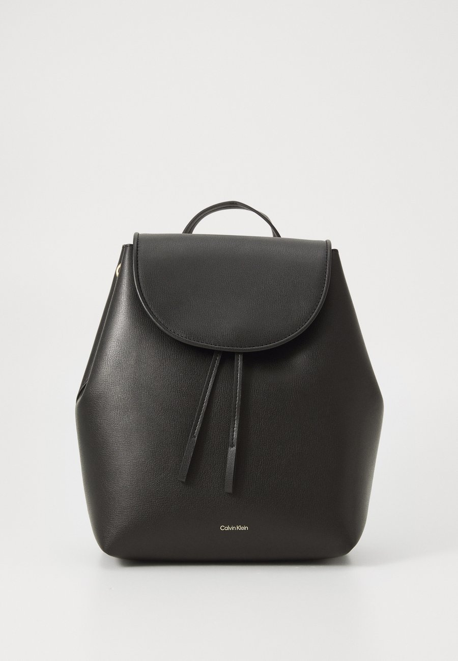 Рюкзак Calvin Klein FOIL LOGO FLAP BACKPACK, Black/Toasted Coconut/Light Green
Рюкзак Calvin Klein FOIL LOGO FLAP BACKPACK, Black/Toasted Coconut/Light Green