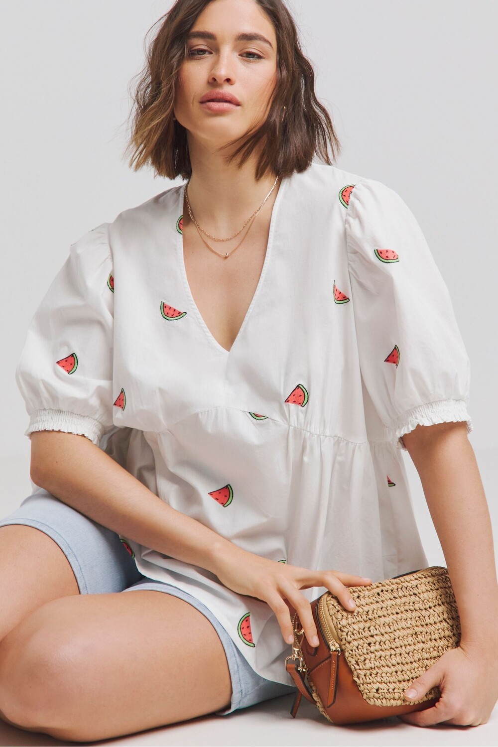 Блузка из поплина с пышными рукавами и вышивкой V-образный вырез Simply Be, бежевый
Блузка из поплина с пышными рукавами и вышивкой V-образный вырез Simply Be, бежевый