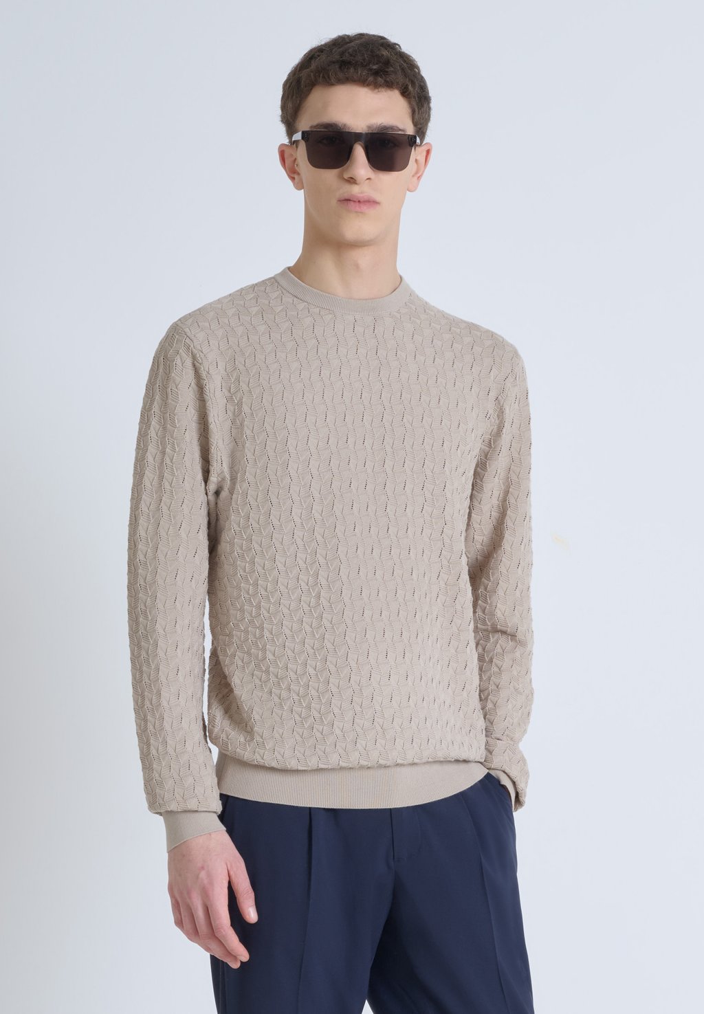 Джемпер REGULAR FIT IN COMBED JACQUARD STITCH WITH LOGOED BADGE Antony Morato, песочный
Джемпер REGULAR FIT IN COMBED JACQUARD STITCH WITH LOGOED BADGE Antony Morato, песочный