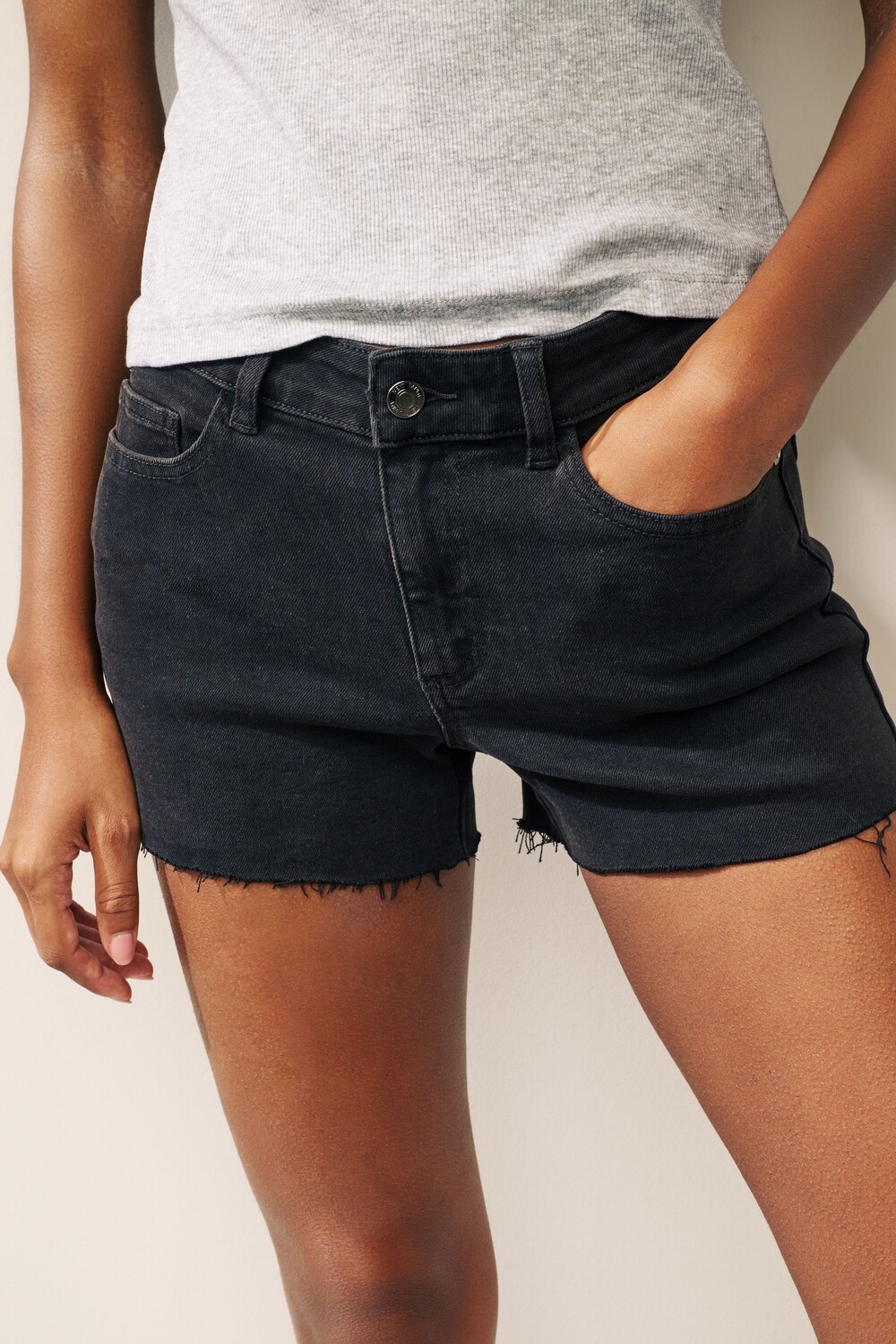 Джинсовые шорты с необработанными краями из очень мягкого денима Next, черный
Джинсовые шорты с необработанными краями из очень мягкого денима Next, черный