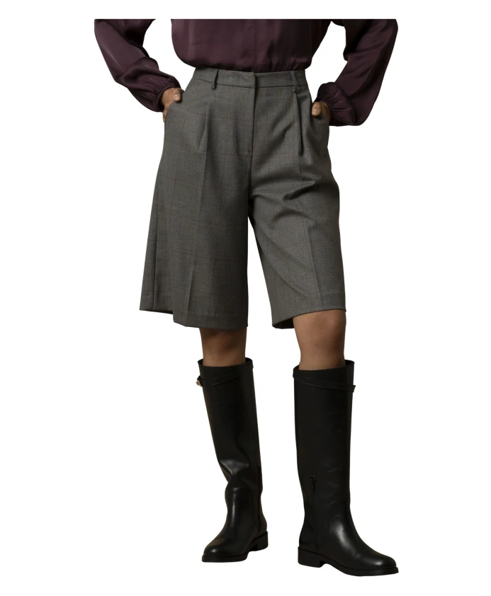 Элегантные деловые шорты выше колена Kocca, серый
Элегантные деловые шорты выше колена Kocca, серый