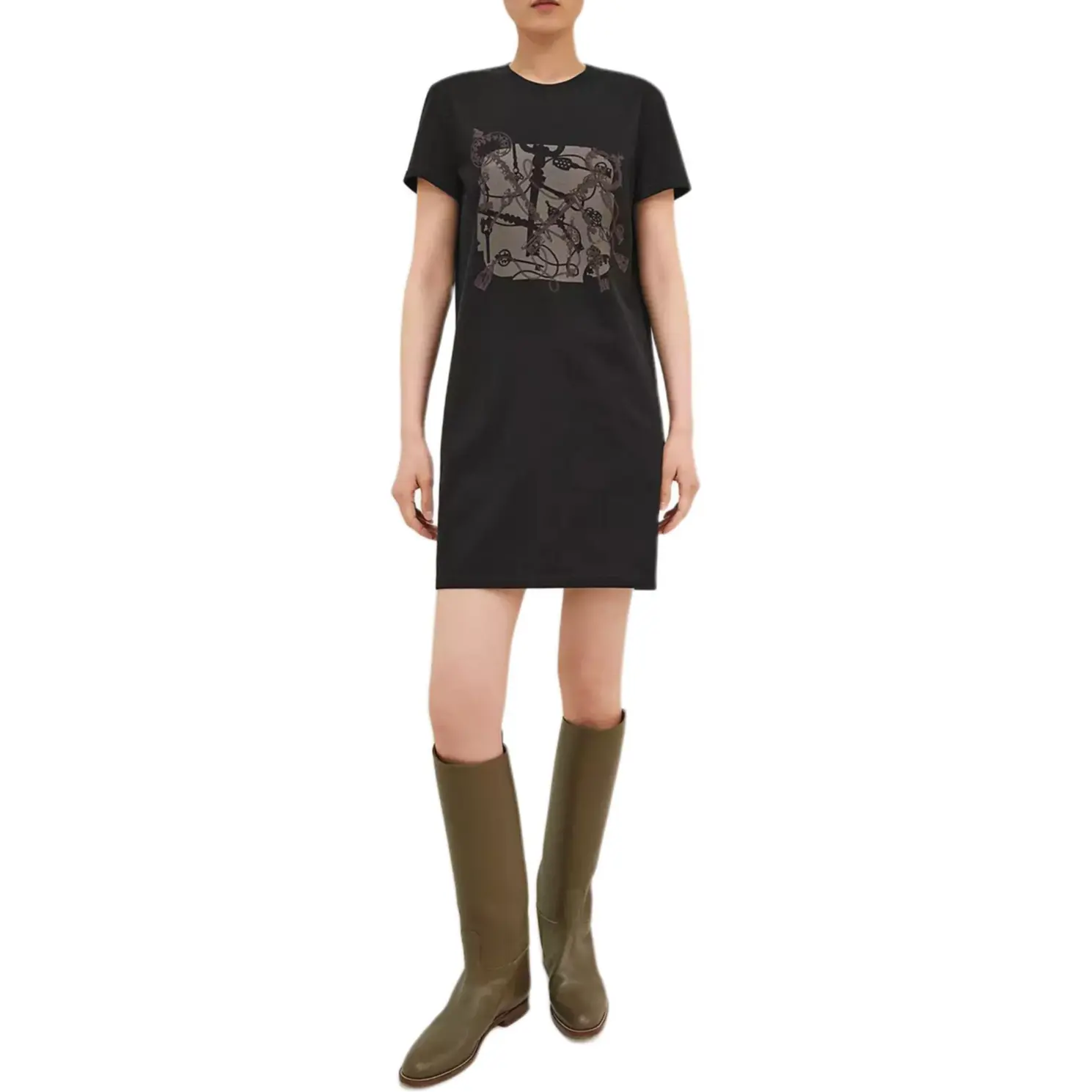 HERMES Женское черное платье с коротким рукавом
HERMES Женское черное платье с коротким рукавом