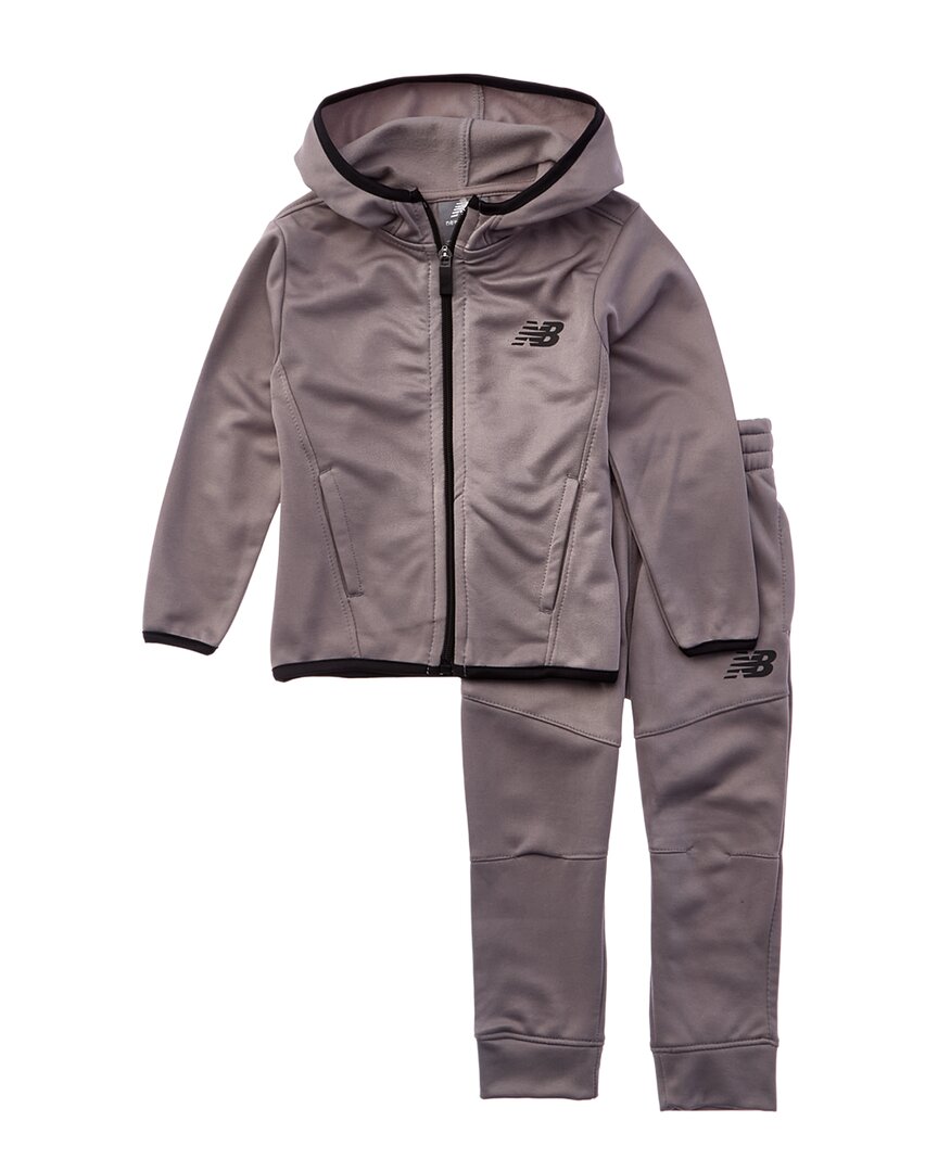 Комплект из двух предметов от New Balance: куртка и брюки из технологического флиса, серый
Комплект из двух предметов от New Balance: куртка и брюки из технологического флиса, серый