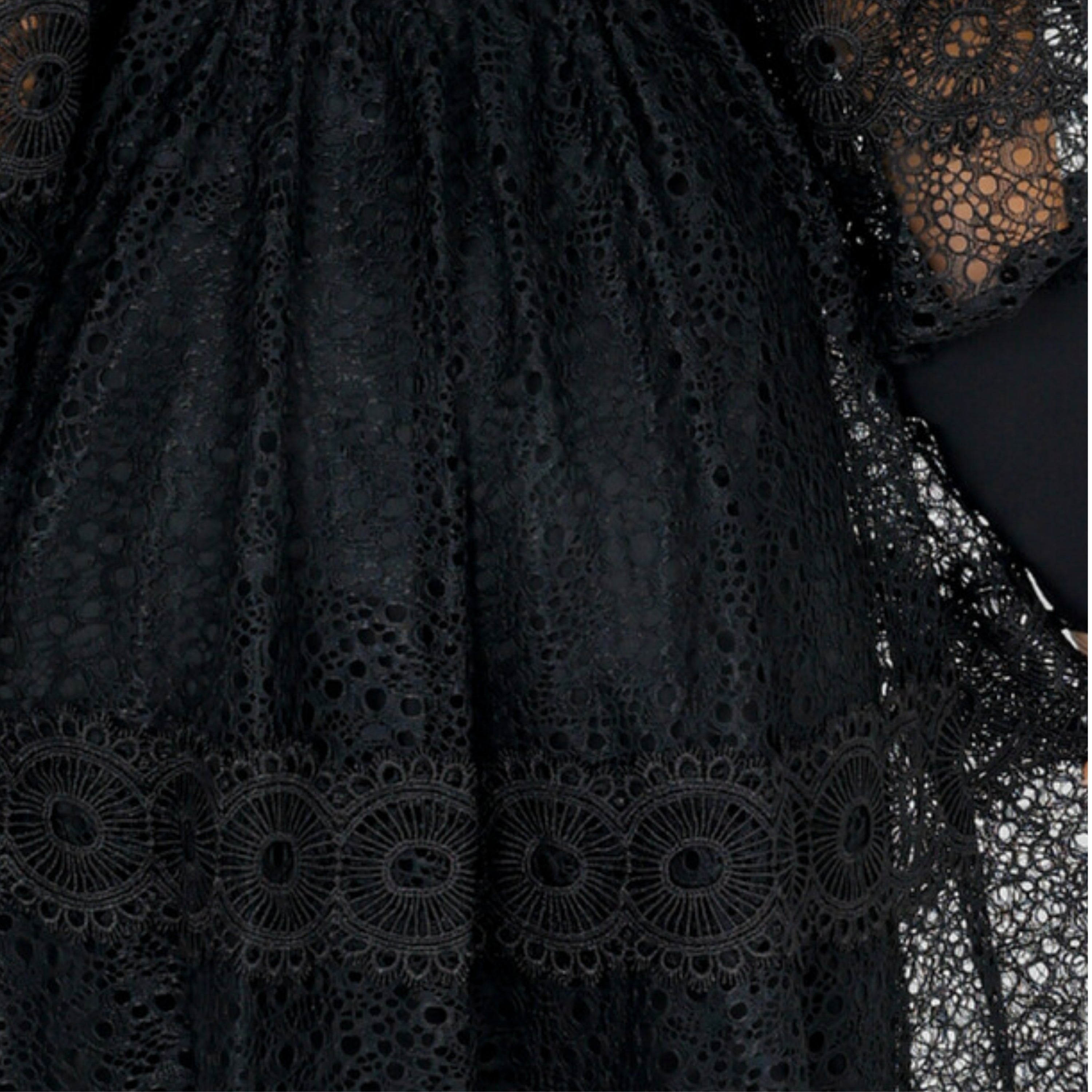 Кружевное мини-платье Melvina с длинным рукавом Akalia, черный
Кружевное мини-платье Melvina с длинным рукавом Akalia, черный