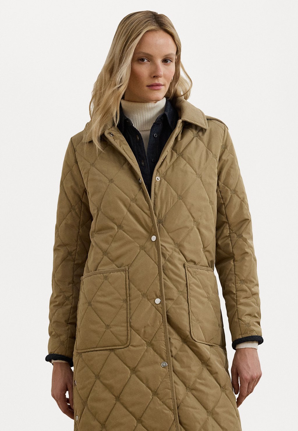 Зимнее пальто CORDUROY-TRIM LOGO QUILTED HOODED COAT Lauren Ralph Lauren, песочный
Зимнее пальто CORDUROY-TRIM LOGO QUILTED HOODED COAT Lauren Ralph Lauren, песочный