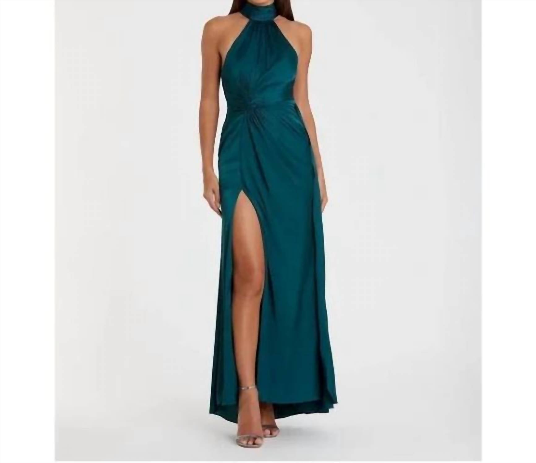 Бирюзовое атласное платье-халат с боковыми сборками Ieena for Mac Duggal
Бирюзовое атласное платье-халат с боковыми сборками Ieena for Mac Duggal