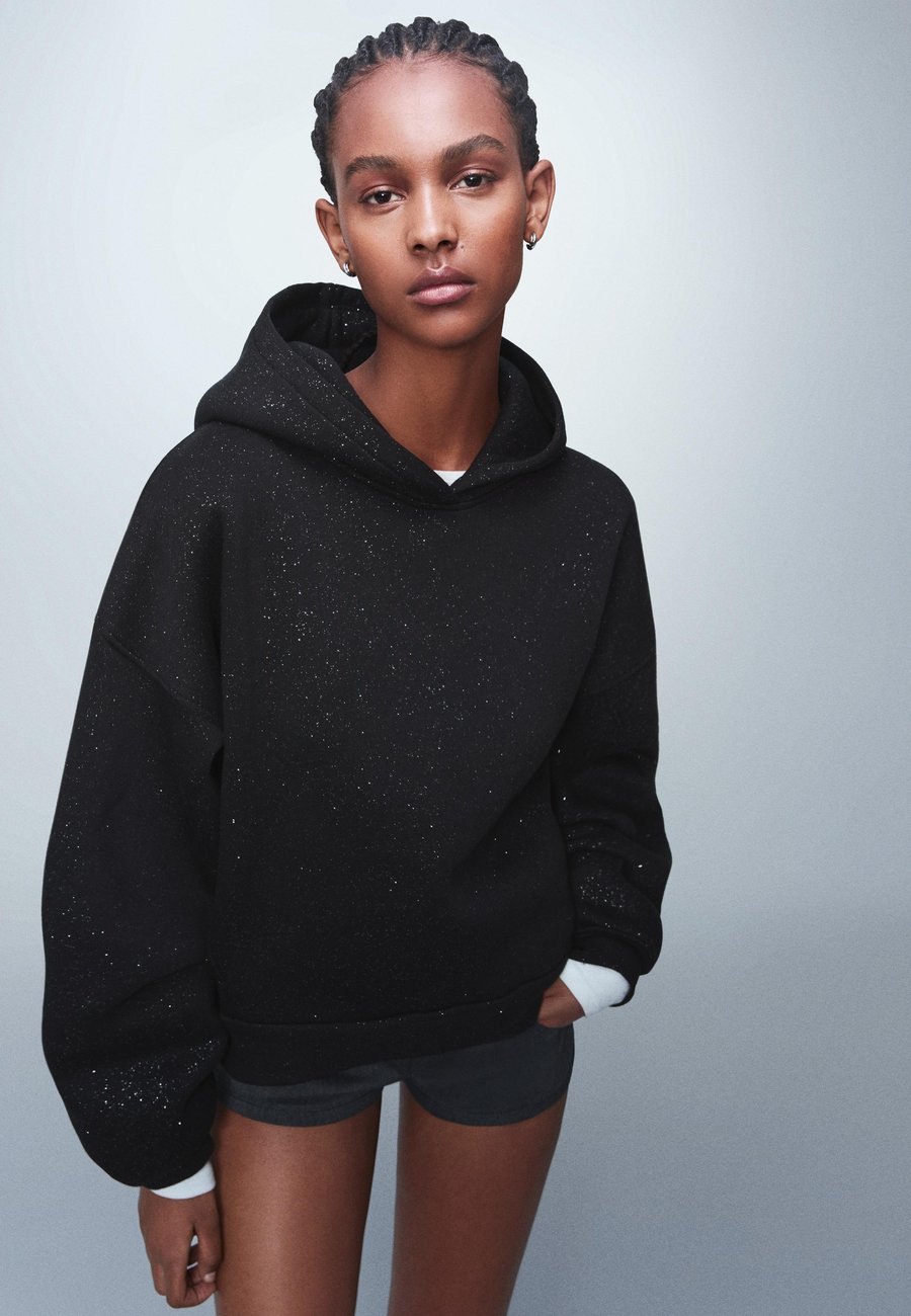 Худи Bershka GLITTER HOOD, Black
Худи Bershka GLITTER HOOD, Black