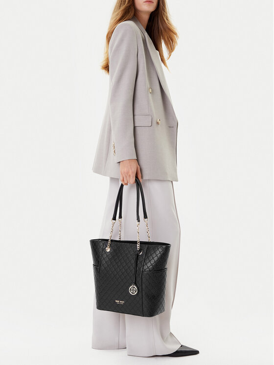 Сумка CEO-NEBRASKA-LDA8208A Nine West, черный
Сумка CEO-NEBRASKA-LDA8208A Nine West, черный