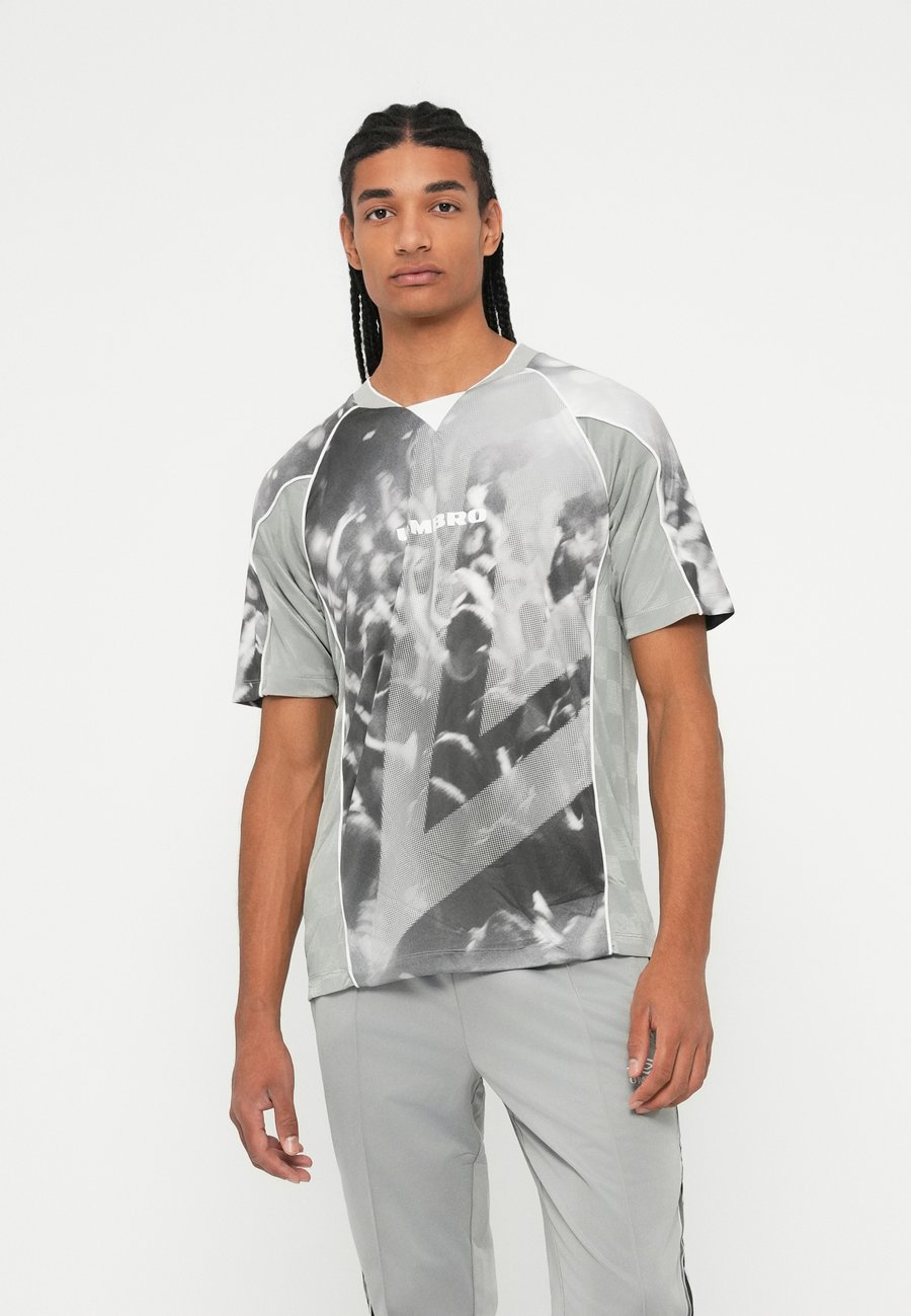 Футболка Umbro PANELLED UNISEX, Harbor Mist/Grey, Серый, Футболка Umbro PANELLED UNISEX, Harbor Mist/Grey
Футболка Umbro PANELLED UNISEX, Harbor Mist/Grey, Серый, Футболка Umbro PANELLED UNISEX, Harbor Mist/Grey