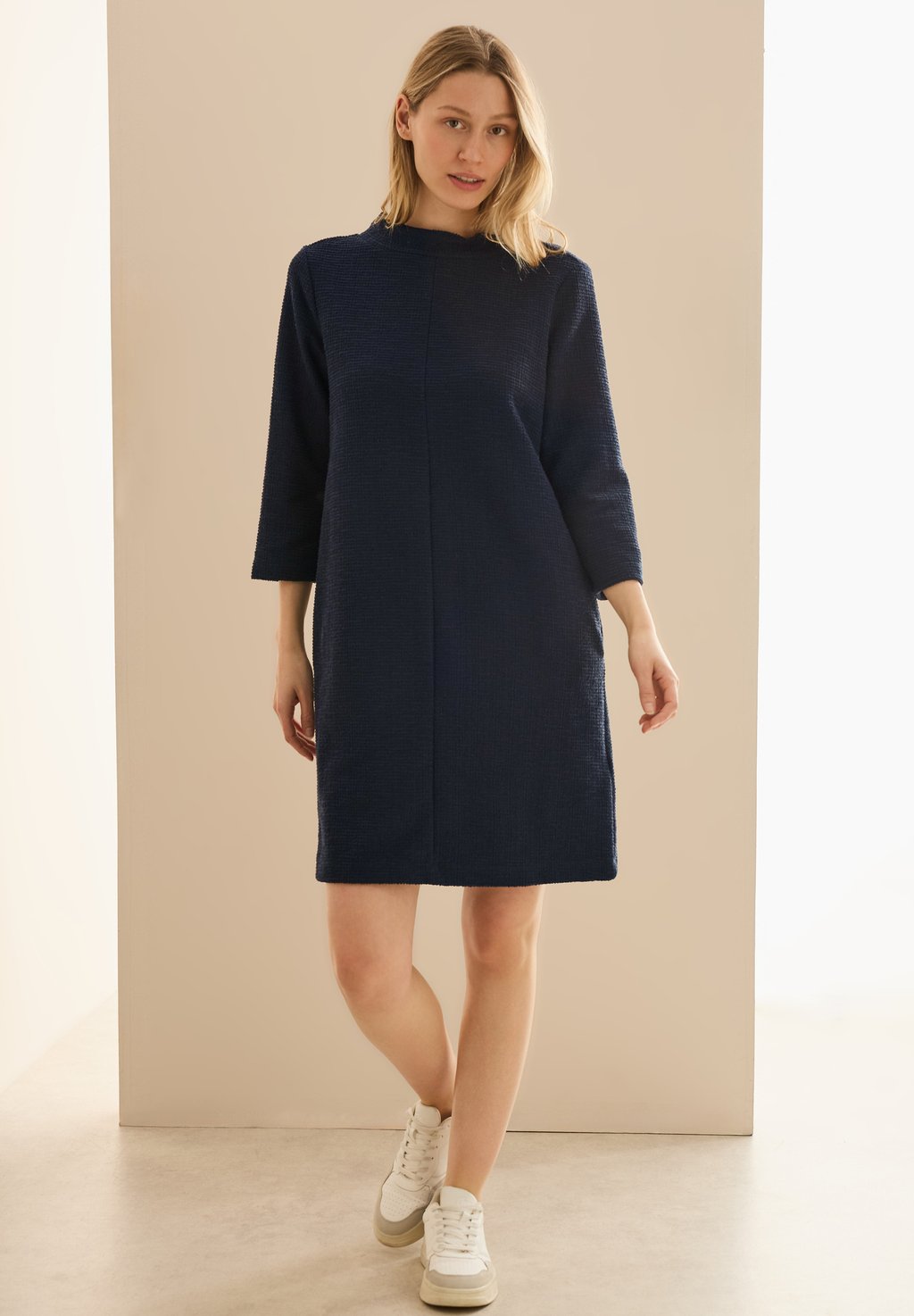 Повседневное платье UNIFARBE Cecil, сине-зеленый
Повседневное платье UNIFARBE Cecil, сине-зеленый