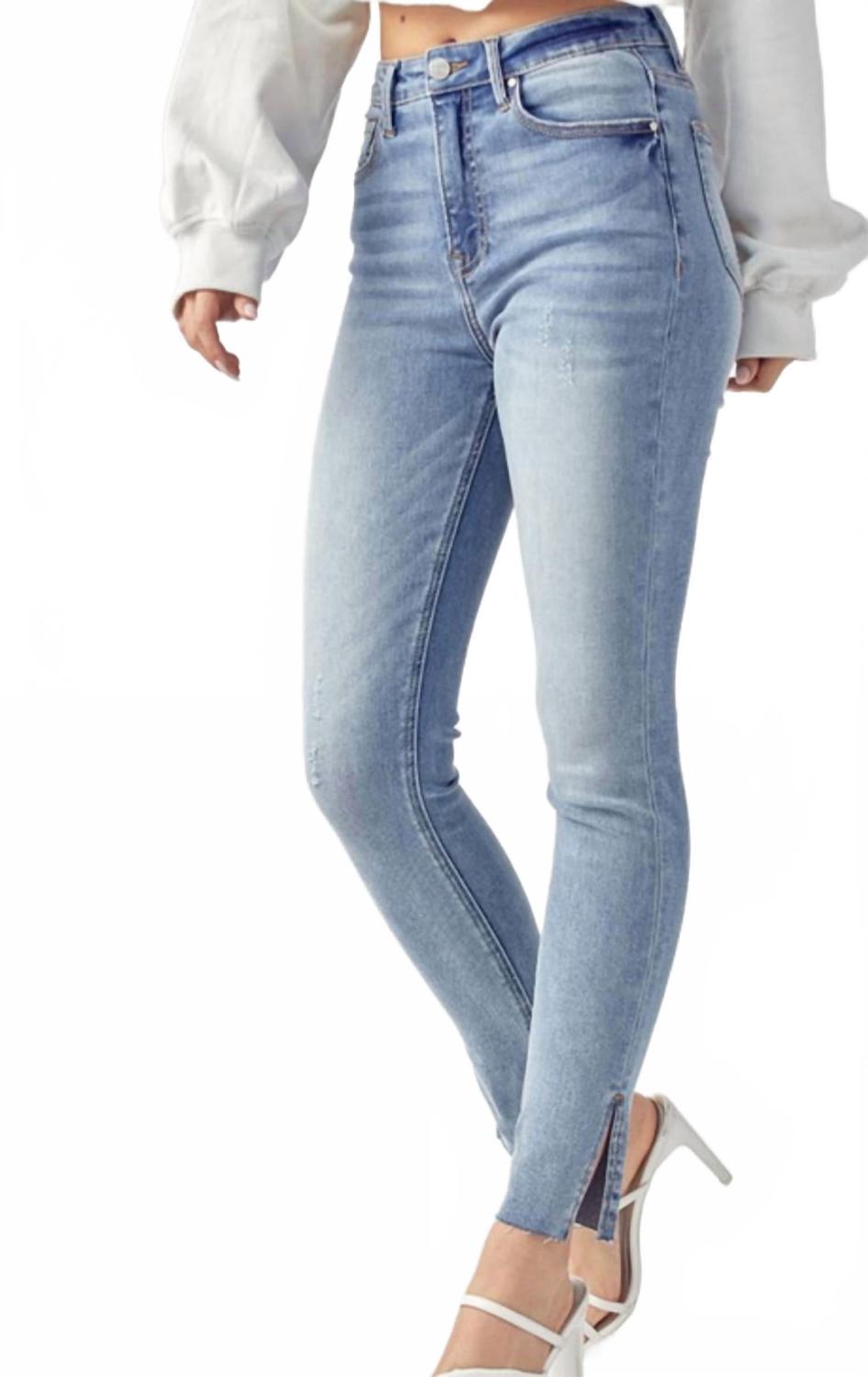 Высокие расслабленные скинни джинсы в отбелке 219 Fade Out RISEN
Высокие расслабленные скинни джинсы в отбелке 219 Fade Out RISEN