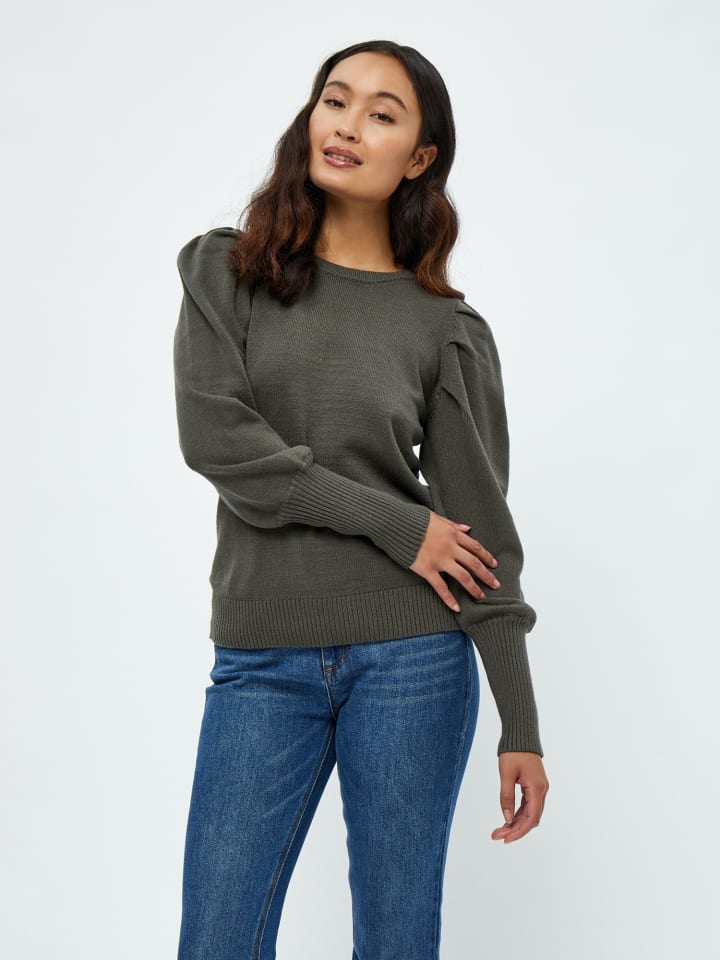 Свитер в цвете Beluga Green Peppercorn
Свитер в цвете Beluga Green Peppercorn