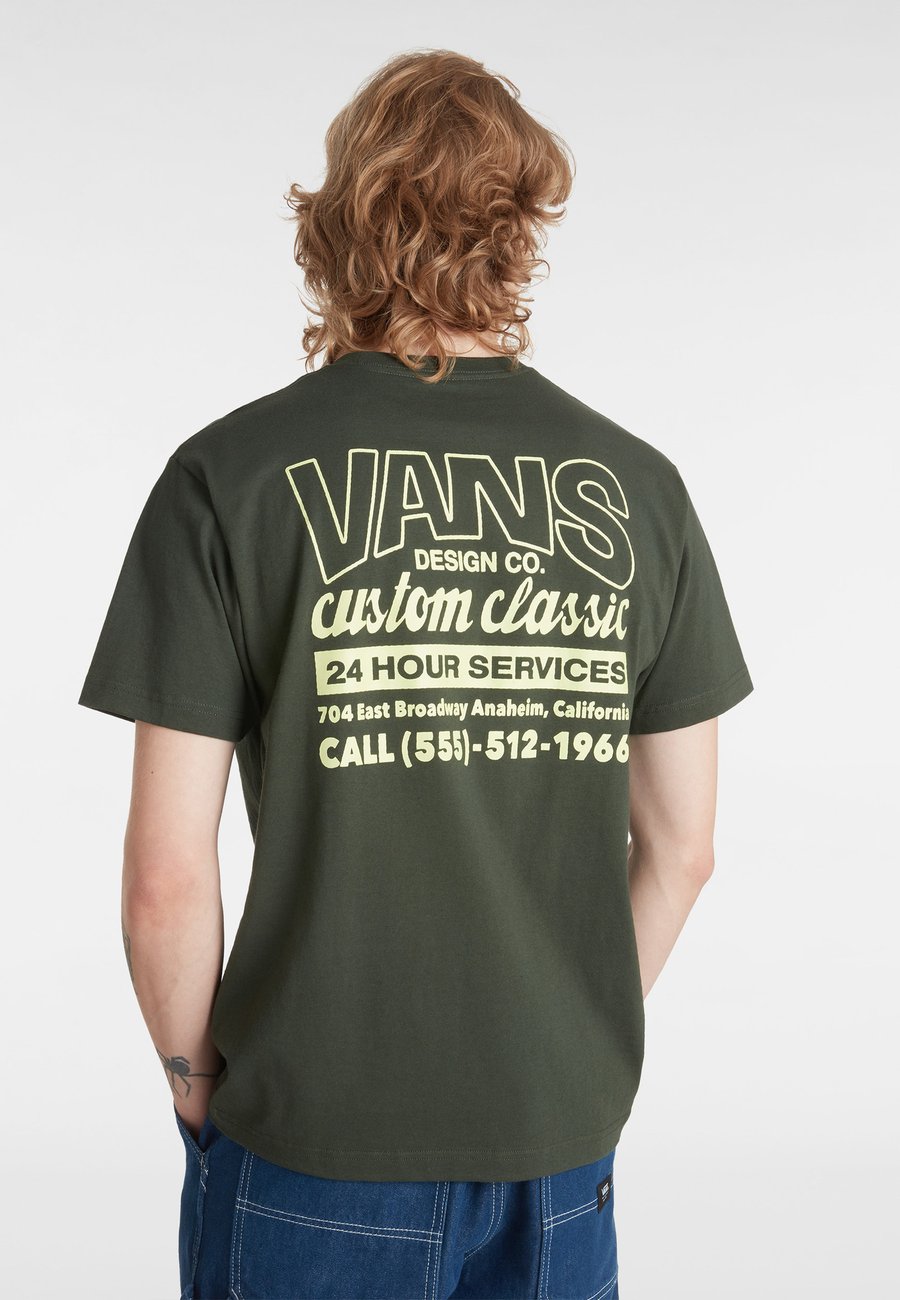 Футболка Vans SHOP FRONT, Dark Green, Зеленый, Футболка Vans SHOP FRONT, Dark Green
Футболка Vans SHOP FRONT, Dark Green, Зеленый, Футболка Vans SHOP FRONT, Dark Green