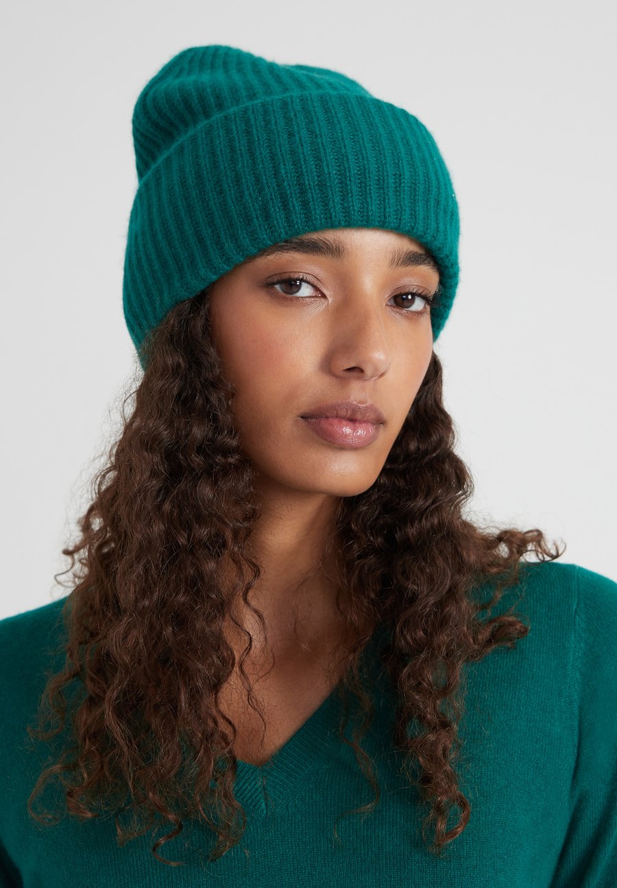 Шапка Style Republic CHUNKY, Forest/Dark Green
Шапка Style Republic CHUNKY, Forest/Dark Green