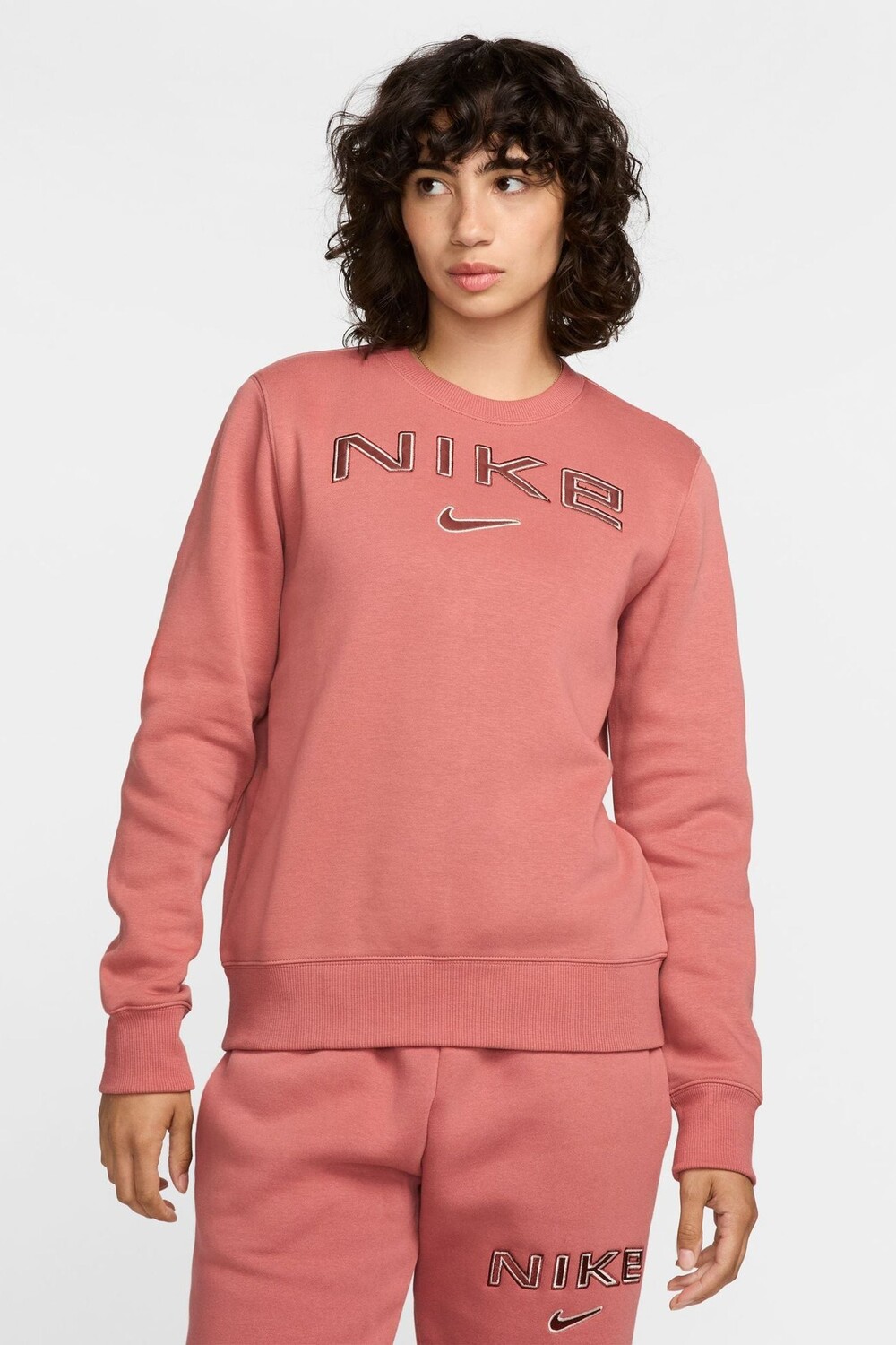 Толстовка Phoenix из флиса со стандартным логотипом университетской школы и круглым вырезом Nike, розовый 
Толстовка Phoenix из флиса со стандартным логотипом университетской школы и круглым вырезом Nike, розовый