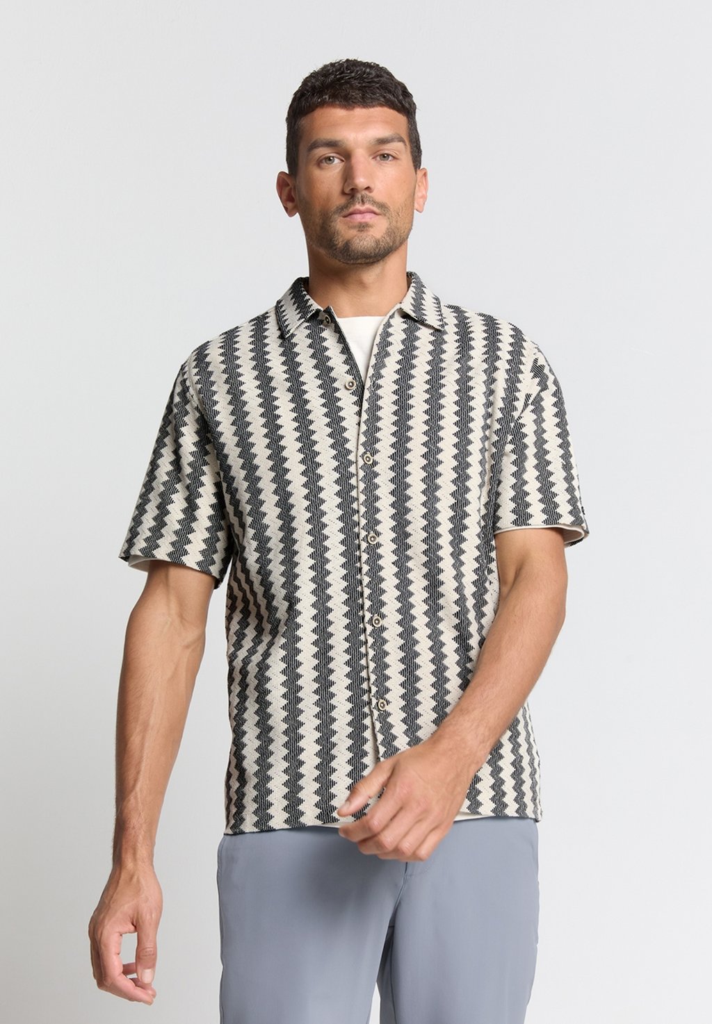 Рубашка JACQUARD NO EXCESS, кремовый
Рубашка JACQUARD NO EXCESS, кремовый