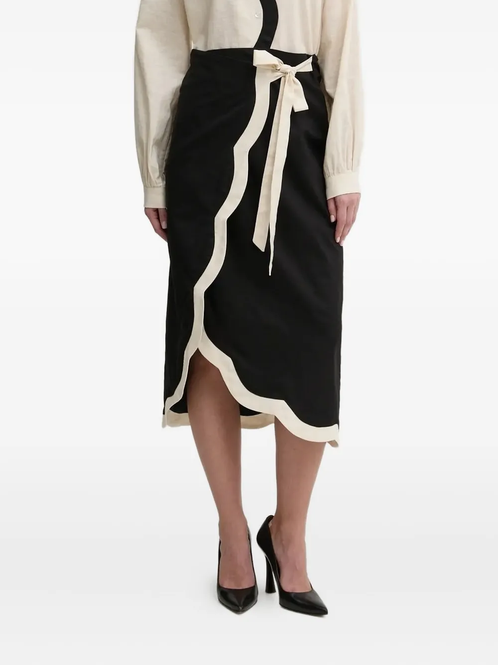 Юбка миди с фестончатым подолом и завязкой на талии NEVER FULLY DRESSED, черный
Юбка миди с фестончатым подолом и завязкой на талии NEVER FULLY DRESSED, черный