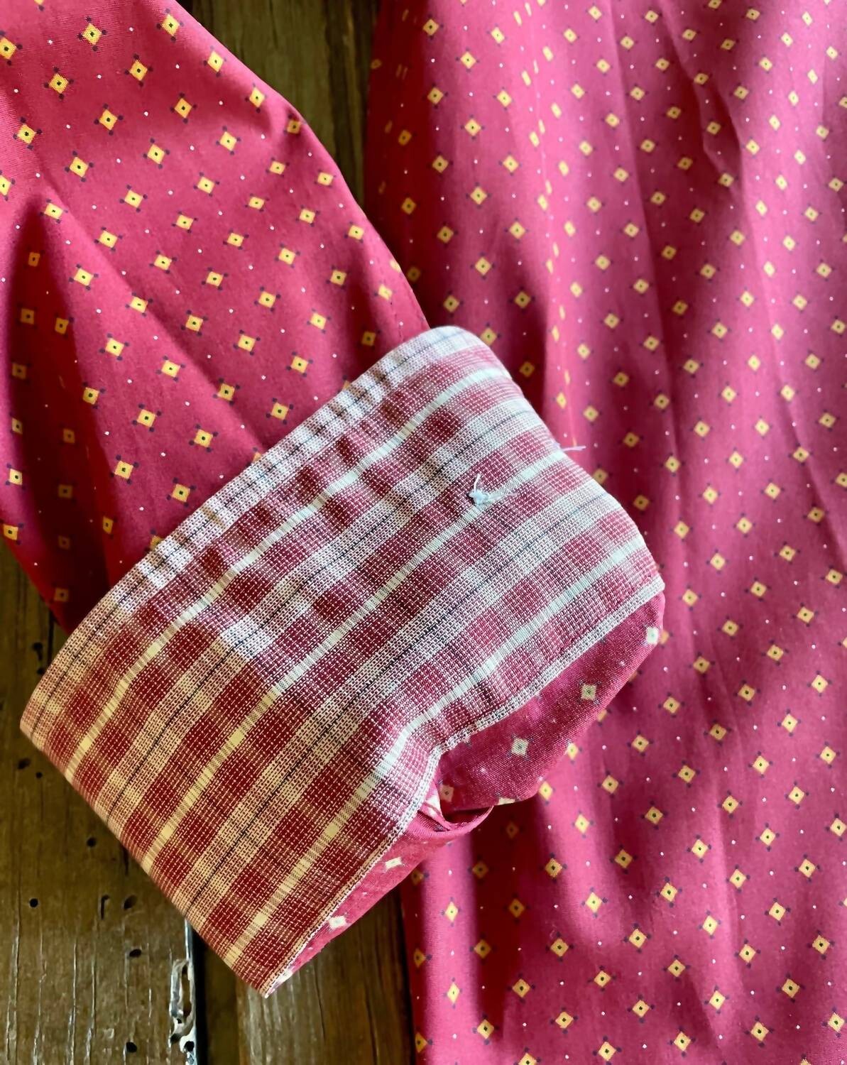 Мужская красная велосипедная рубашка классического кроя Kaisen без морщин Ariat
Мужская красная велосипедная рубашка классического кроя Kaisen без морщин Ariat